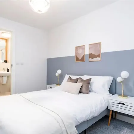 Cosy 2 Bedroom Centre - Free Parking *